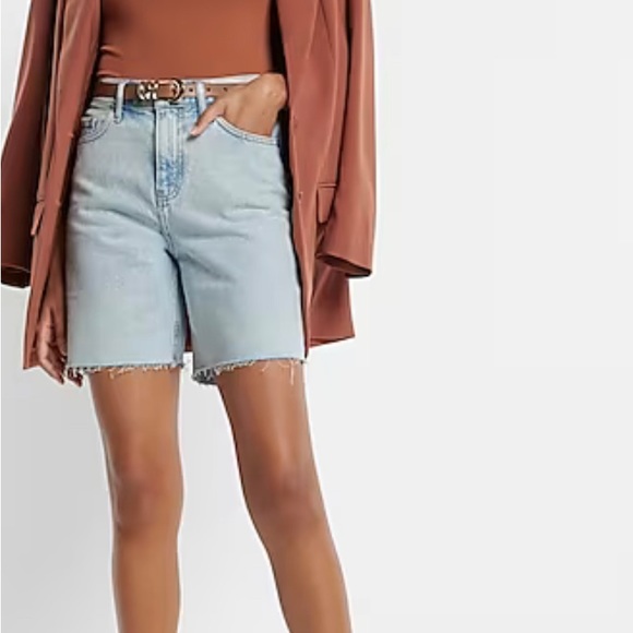 Light wash Bermuda shorts - Picture 2 of 3